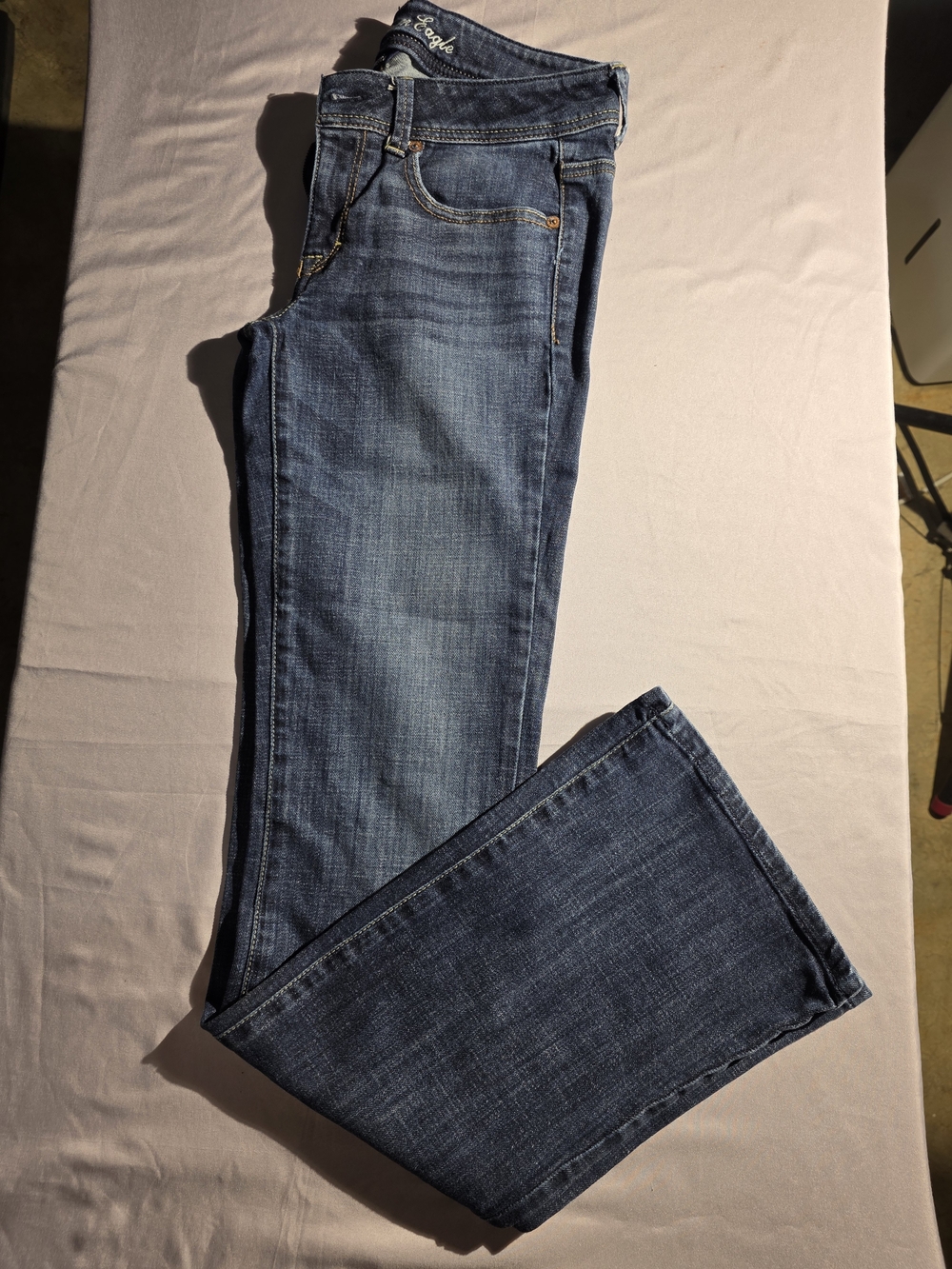 American Eagle Low-Rise Women’s Dark Blue Bootcut Jeans 6L 33" Inseam